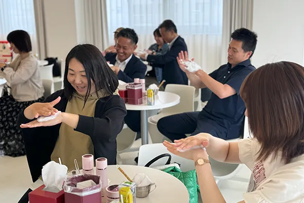 ヤクルト工場見学の様子