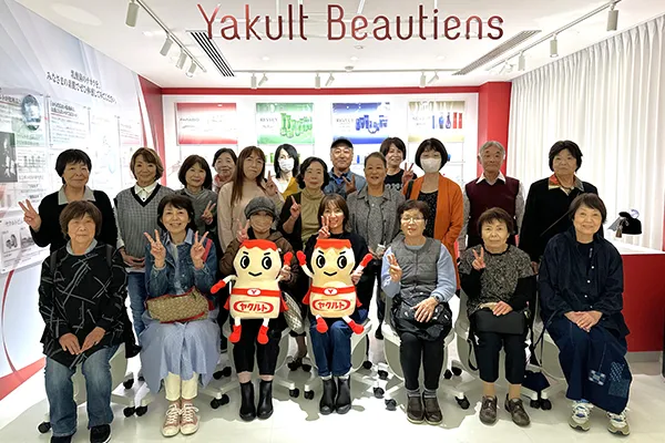 ヤクルト工場見学の様子